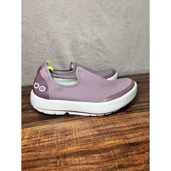 Womens 6 37 Oofos Oomg EEzee Low Light Purple Casual Walking Comfort Recovery - Picture 1 of 9